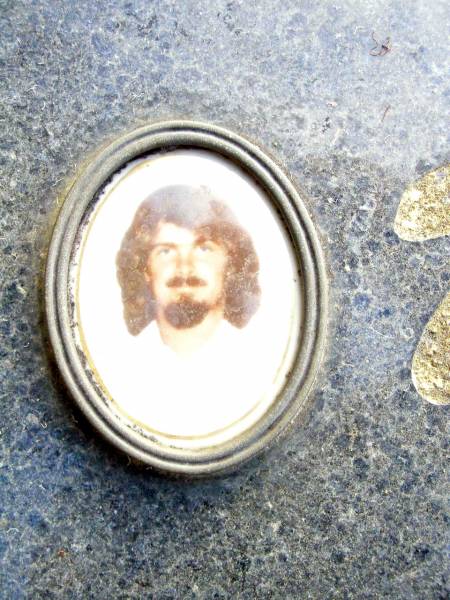 Desmond Arthur John ADAMS,  | accidentally killed,  | 10-7-1969 - 19-6-1994 aged 24 years,  | son husband father brother uncle;  | Beerwah Cemetery, City of Caloundra  | 