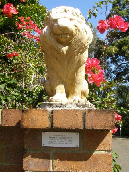 presented by Bryce & Elaine KING;  | Bribie Island Memorial Gardens, Caboolture Shire  | 