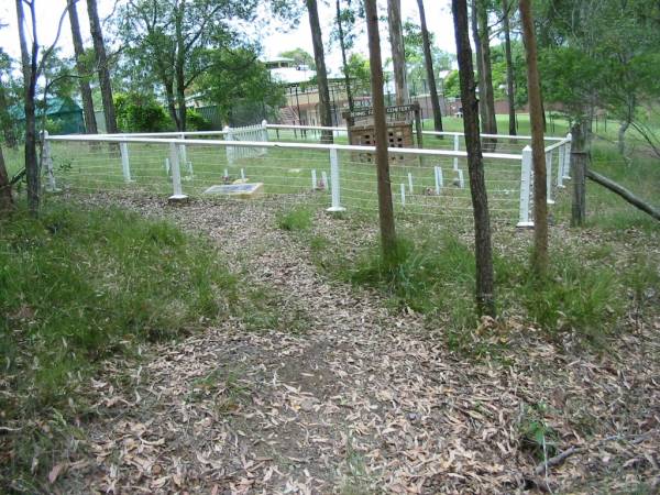 Dennis Family Cemetery, Daisy Hill, Logan City  | 