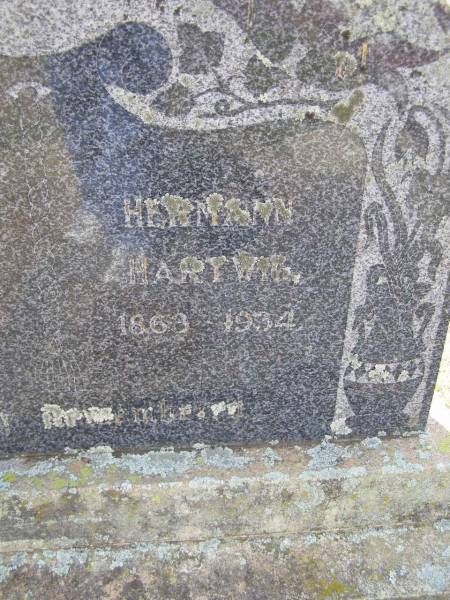 Bertha HARTWIG, 1858 - 1951;  | Herman HARTWIG, 1868 - 1934;  | Douglas Lutheran cemetery, Crows Nest Shire  | 