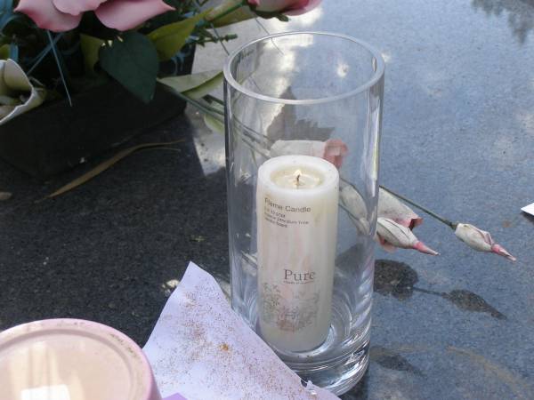 Freda VELLA,  | 10-6-1939 - 30-6-2004,  | husband Charlie;  | Mudgeeraba cemetery, City of Gold Coast  | 