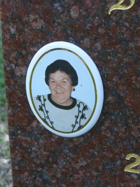 Patricia Ann CALLUS,  | 2-8-36 - 30-12-99;  | John William CALLUS,  | 16-8-1935 - 17-8-2006;  | Mudgeeraba cemetery, City of Gold Coast  | 